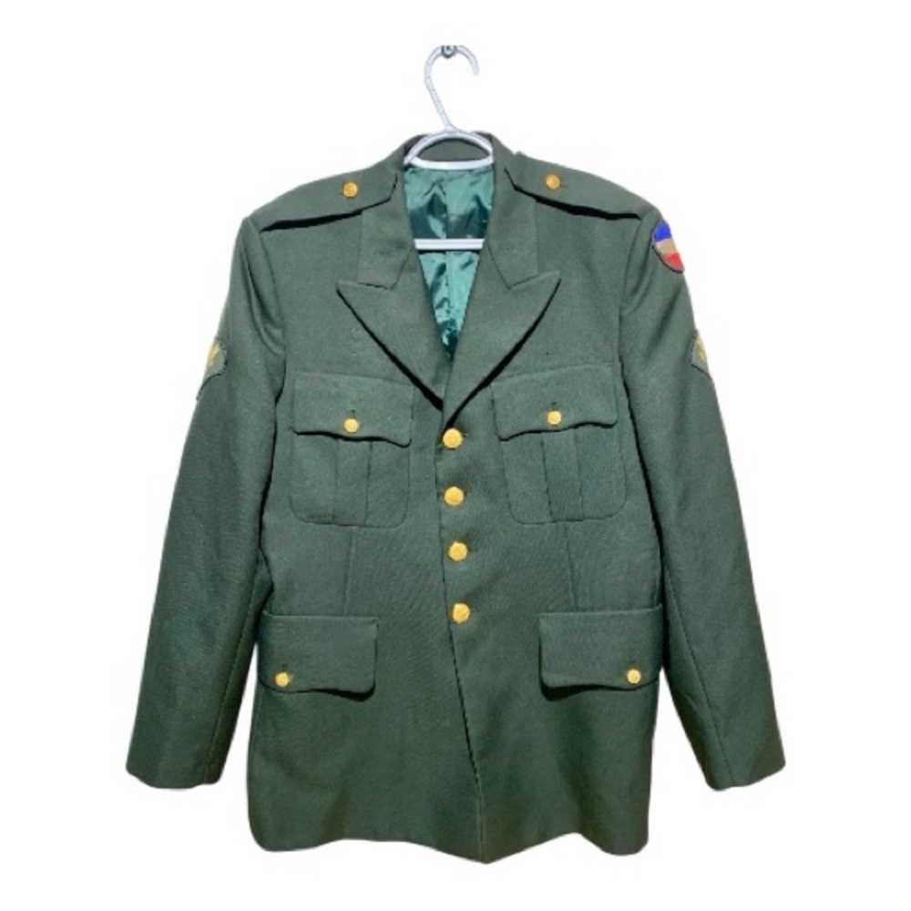 Men’s Vintage 1960’s Vietnam Era Military Dress Jacket (2nd Armored Division)